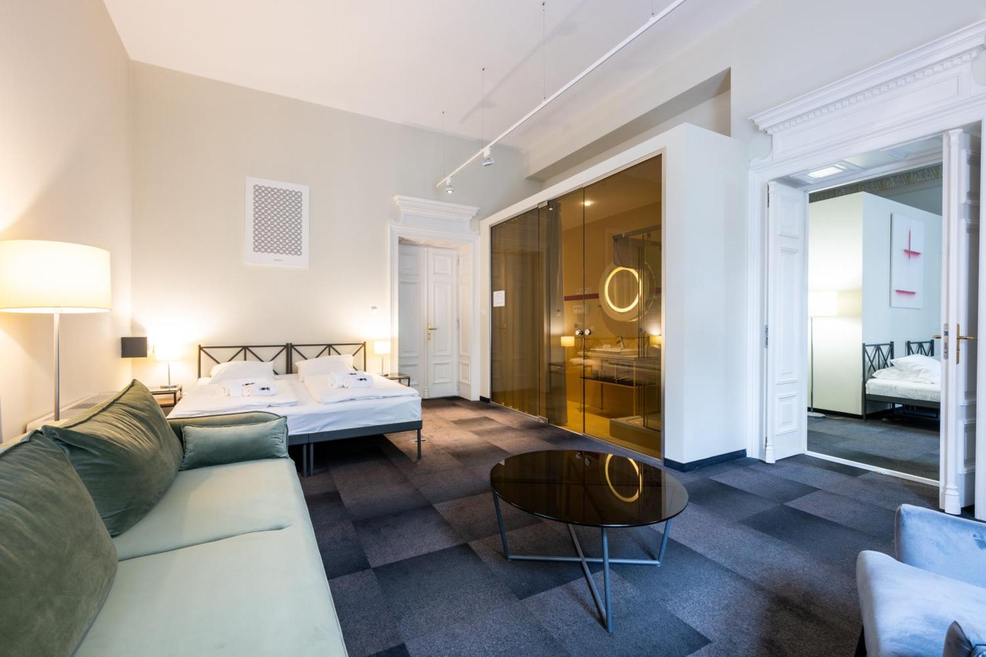 Home Aparthotel Hotel apartamentowy 4*